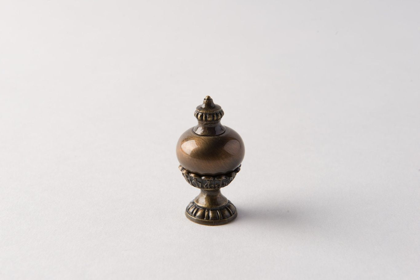 Antique Metal Stately Urn Table Lamp | Elegant Vintage-Inspired Accent