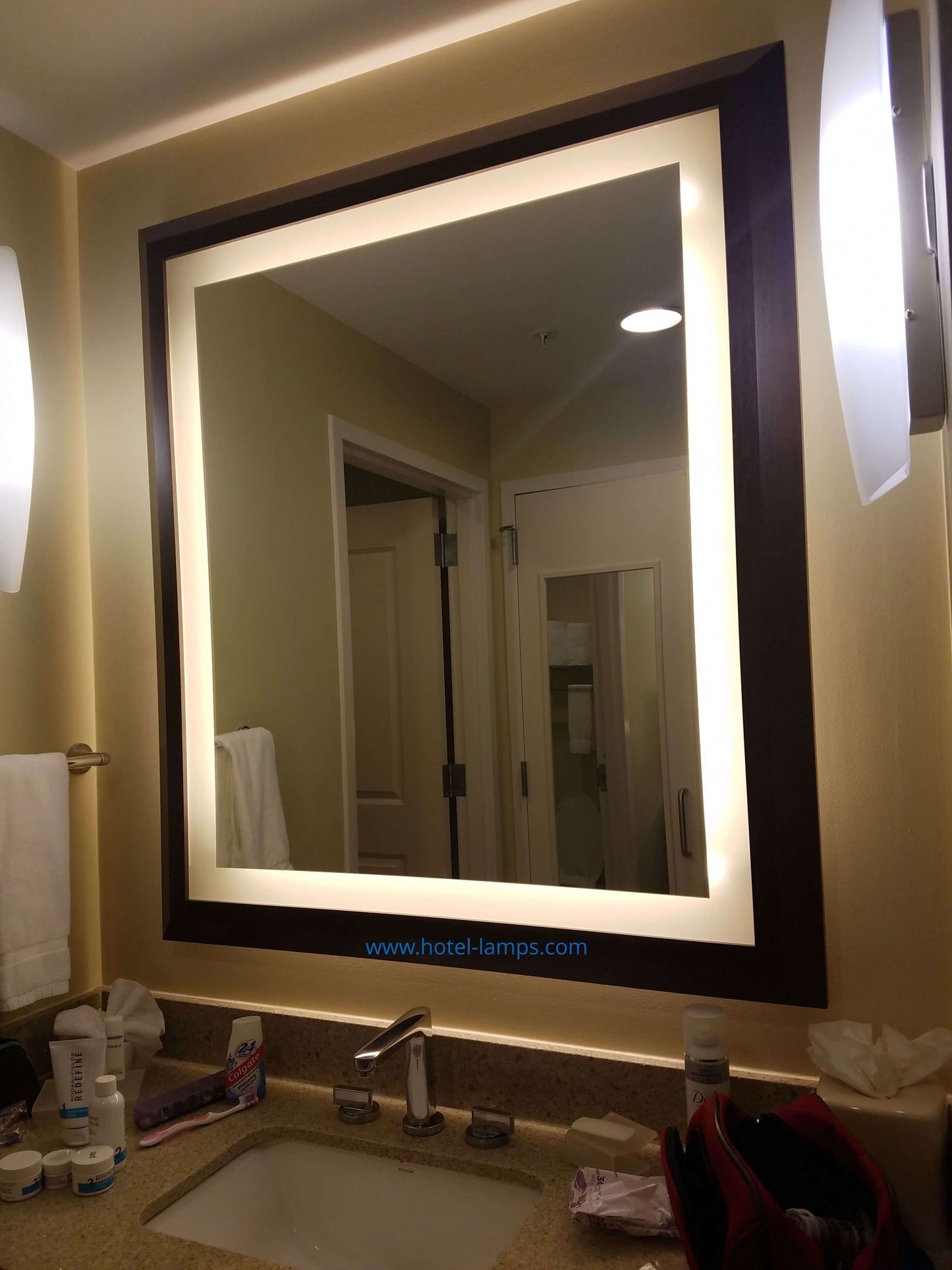 Square LED Bathroom Mirror – Custom Sizes Available | HL013-4
