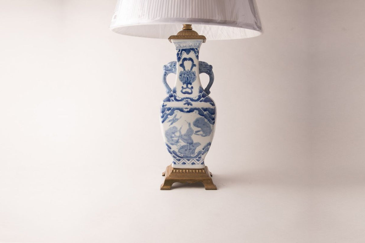 Asian Porcelain Table Lamp – Vintage 1970s Decorative Lighting