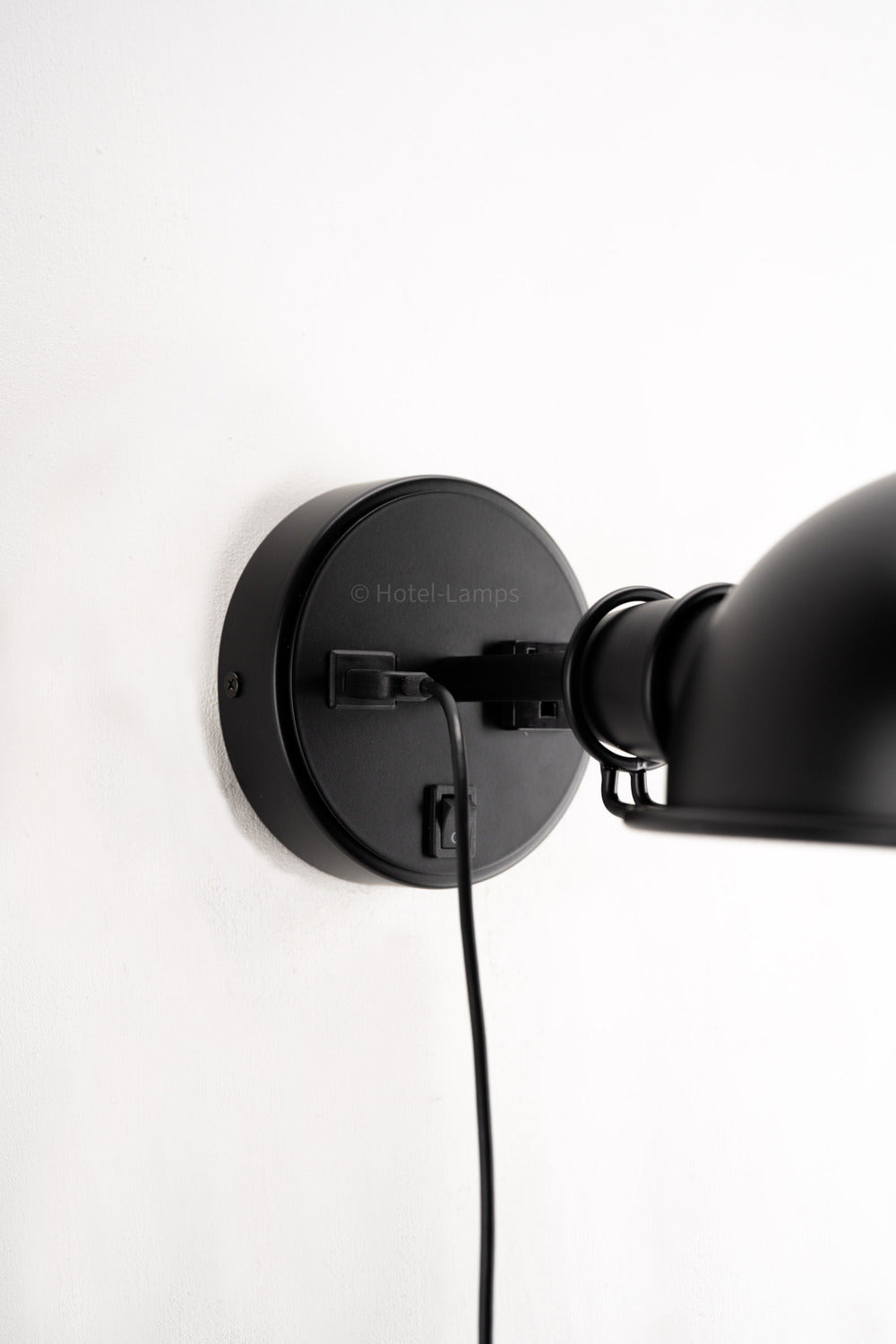 Industrial Style Wall Lamp – Black Finish with USB & Outlet, Wall-Mounted Bedside Light