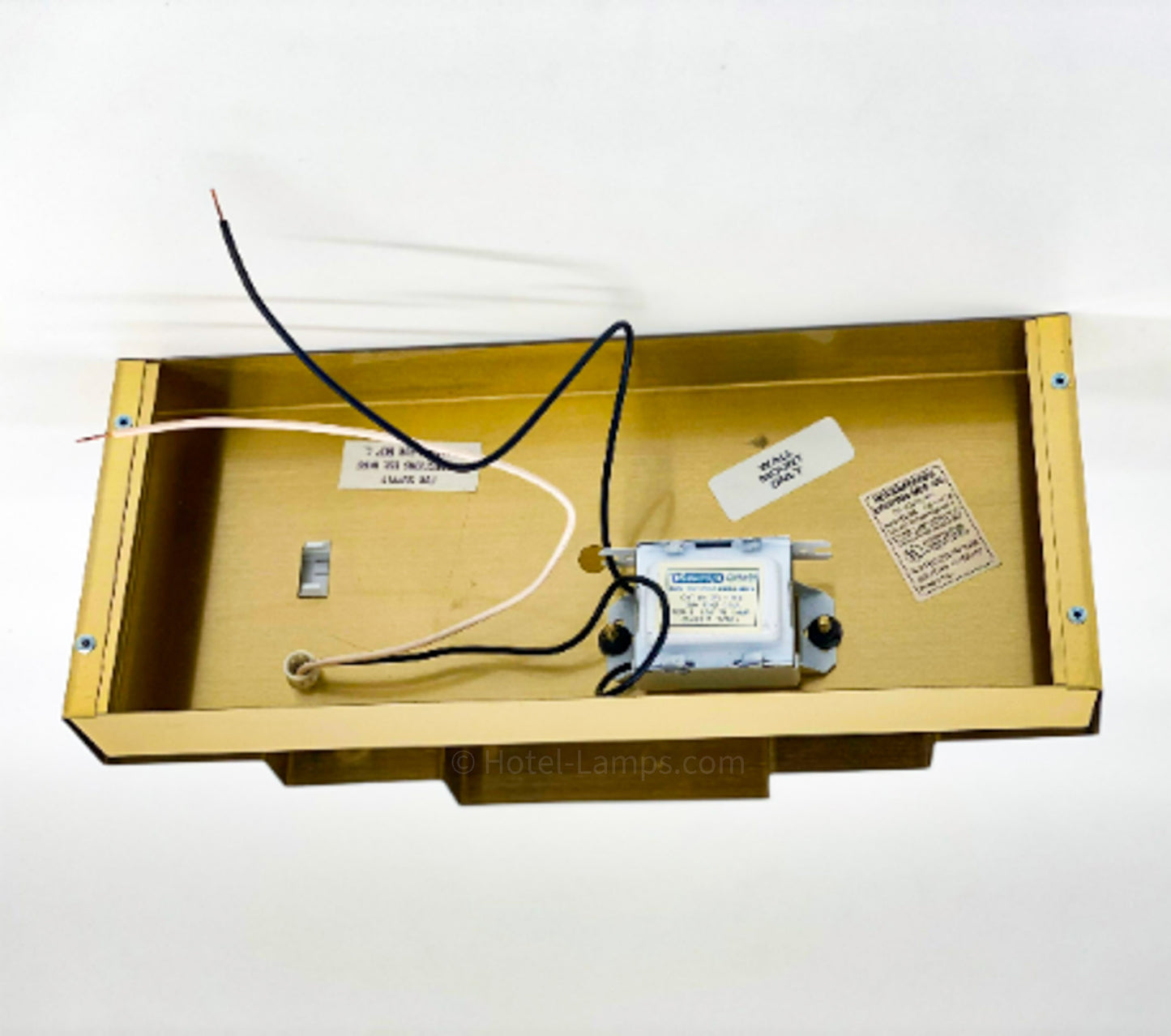 Retro Architectural Brass Wall Sconce – Elegant Wall Lighting for Hotels & Homes