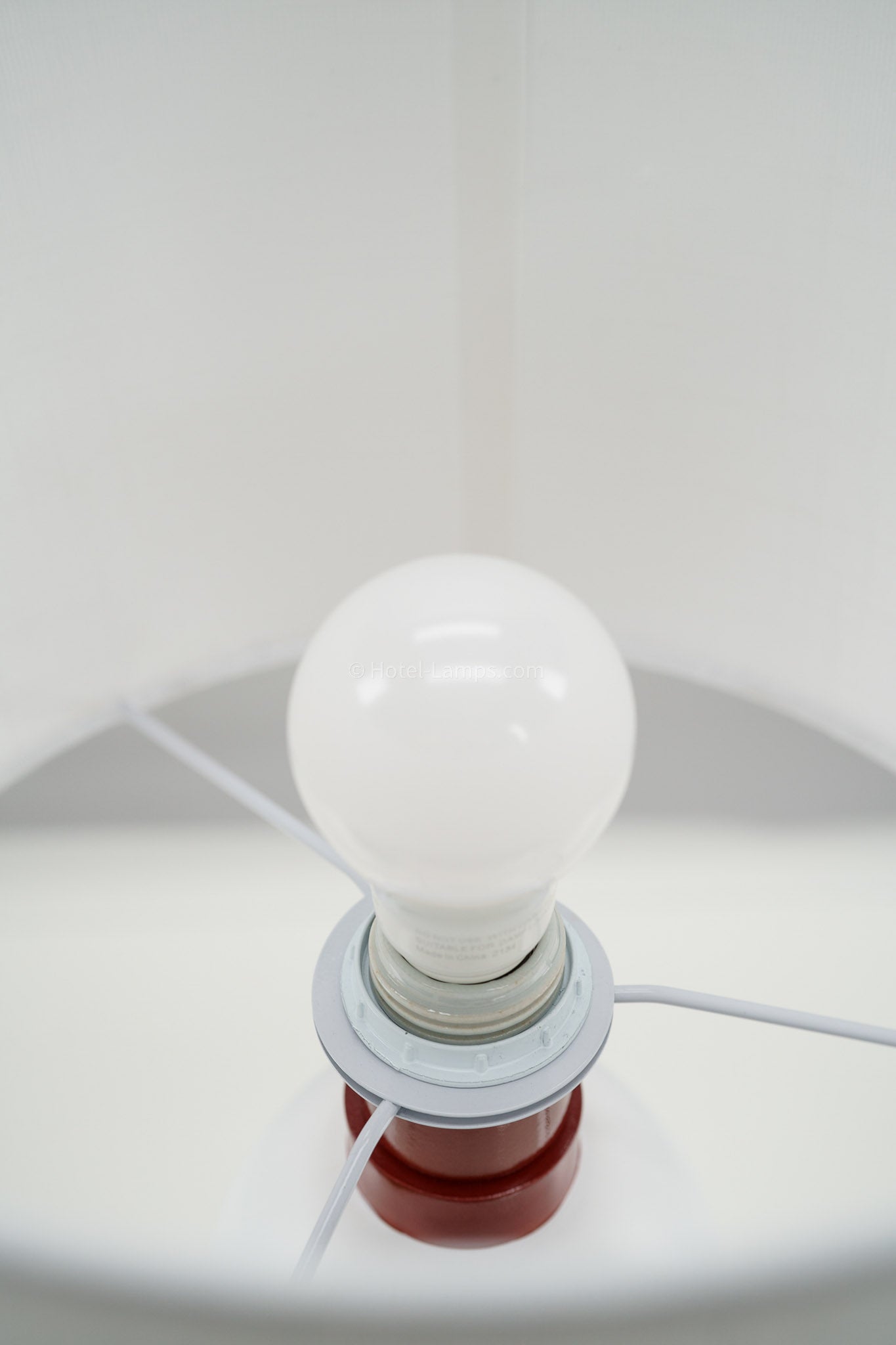 Hand-Painted White Ceramic Table Lamp with Red Base and USB/Outlet Ports