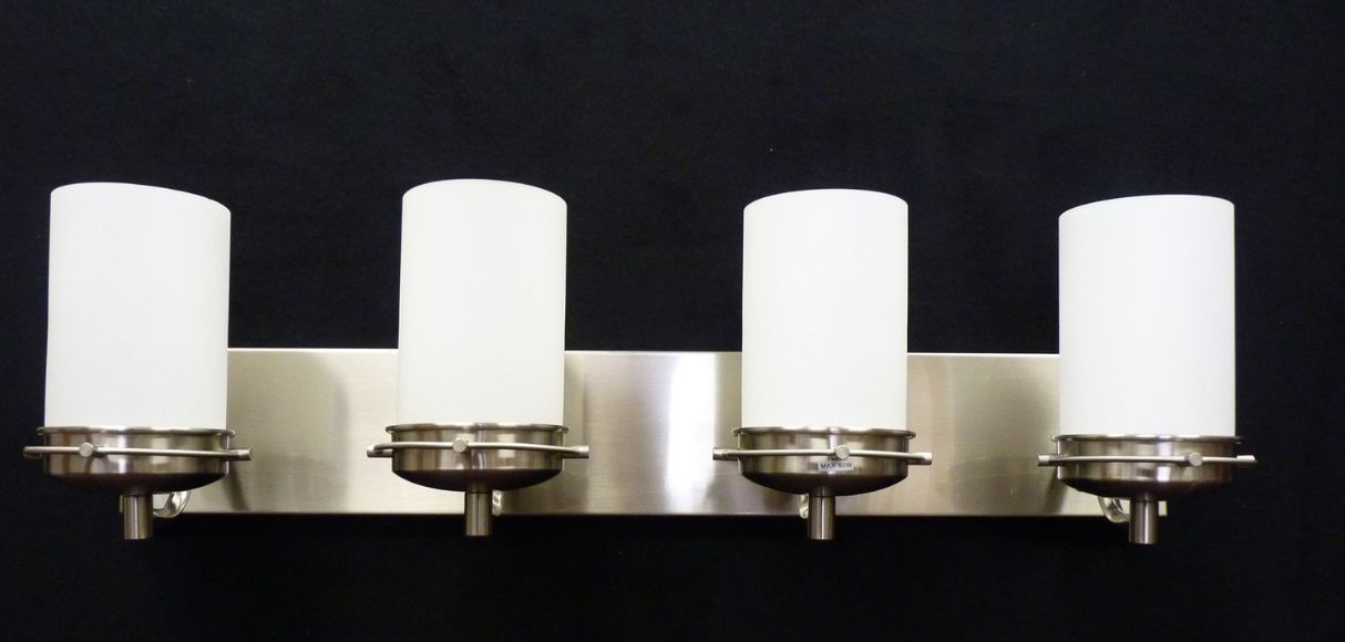 High-Efficiency LED Wall Sconce with Glass Shade – HLWS3001