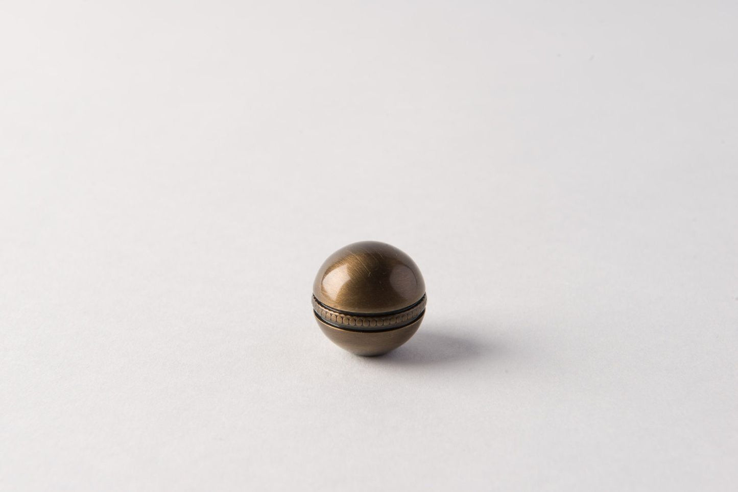 Antique Brass Beaded Ball Lamp Finial – 25mm (Fits Most Harps)