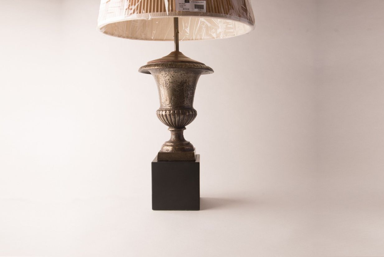 Brass Urn Table Lamp – Classic Decorative Lighting