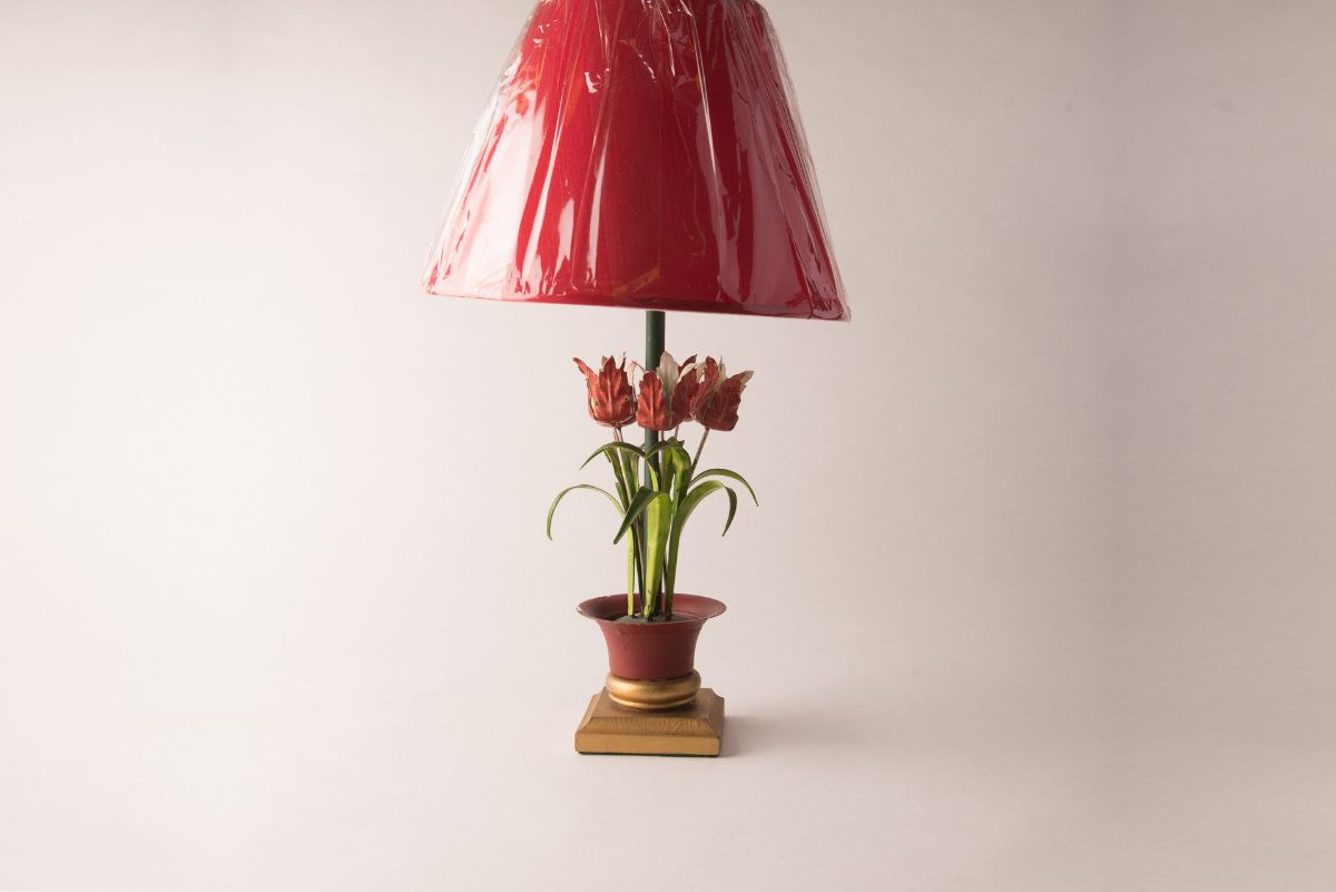 Floral Tole Table Lamp – Decorative Vintage-Style Lighting