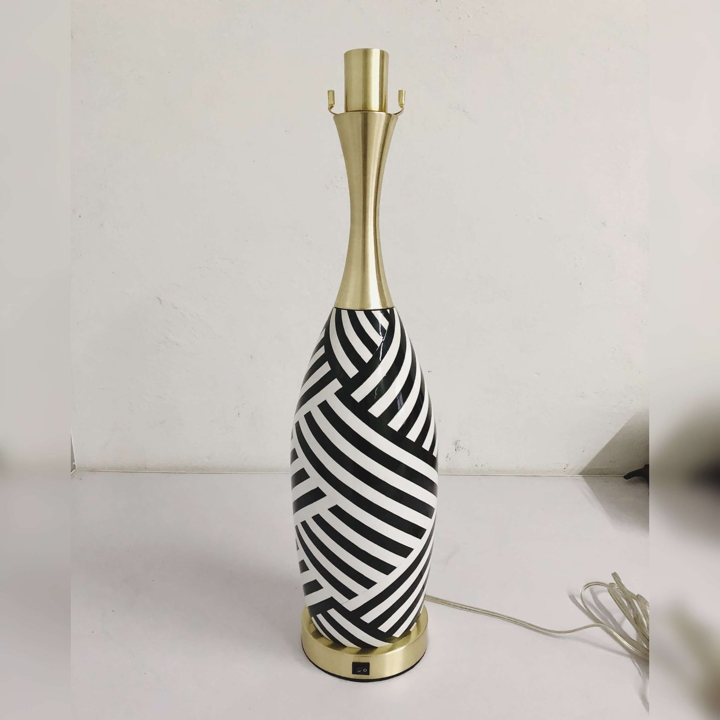 Custom Ceramic Body Table Lamp – Decorative LED Hotel & Home Lighting