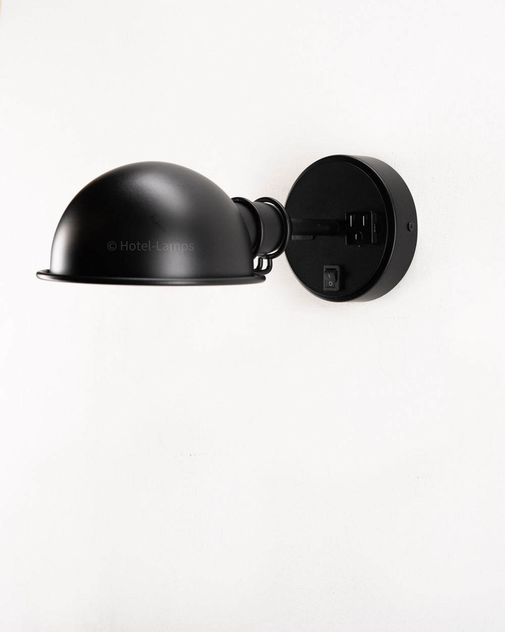 Industrial Style Wall Lamp – Black Finish with USB & Outlet, Wall-Mounted Bedside Light