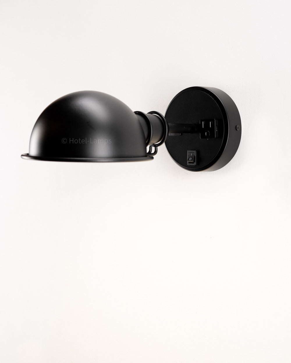 Industrial Style Wall Lamp – Black Finish with USB & Outlet, Wall-Mounted Bedside Light
