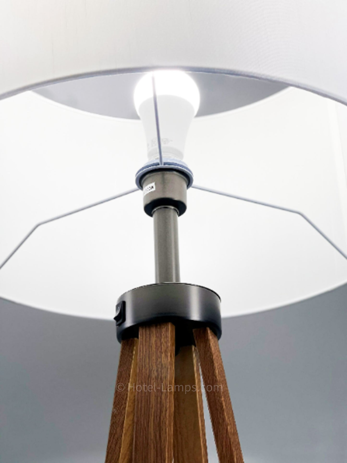 Mid-Century Quadpod Floor Lamp – Wood Grain Finish with White Fabric Shade